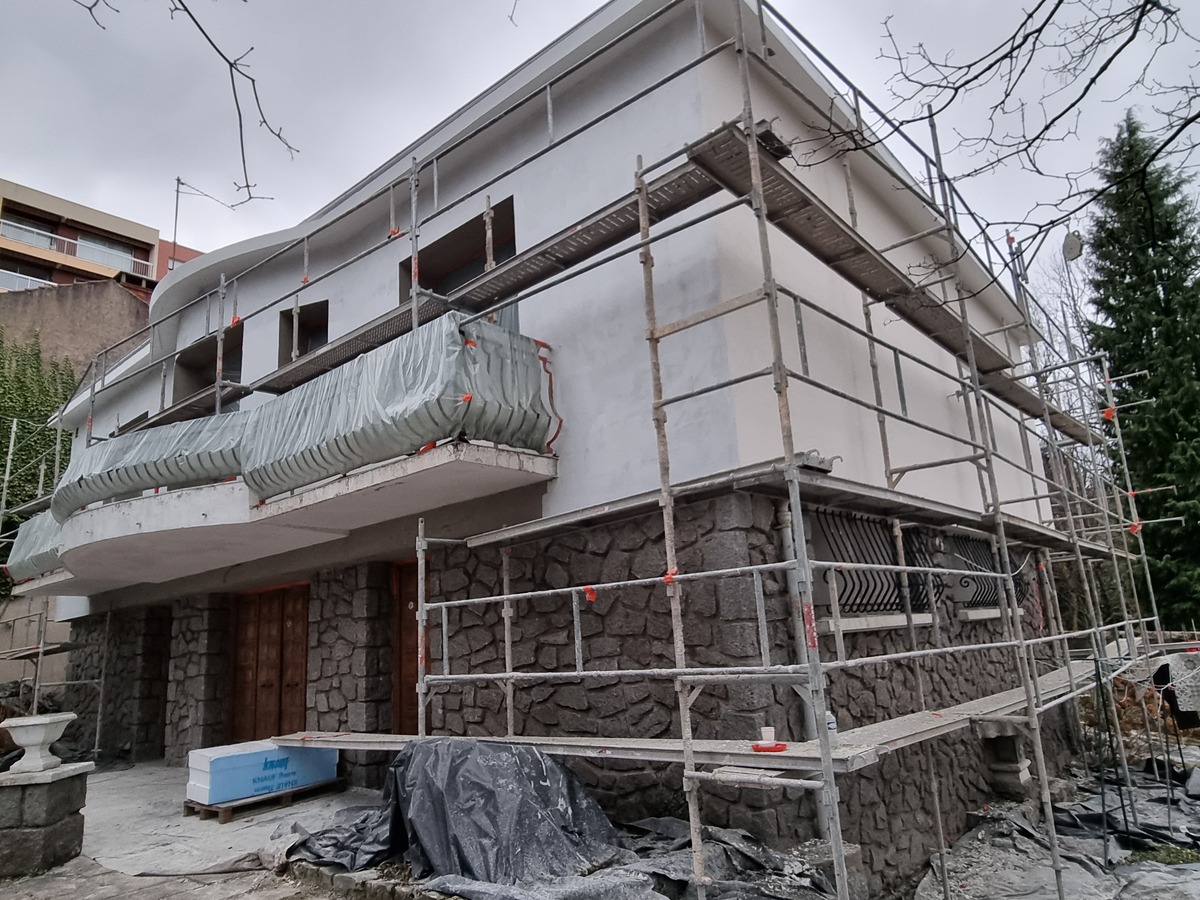 Avant / Après : Embellissement et isolation d’une maison grâce à un ravalement de façade à Saint-Étienne