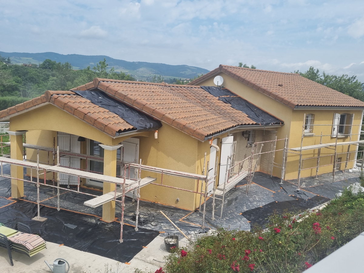 Une façade rénovée et éclatante grâce au ravalement et à la peinture extérieure